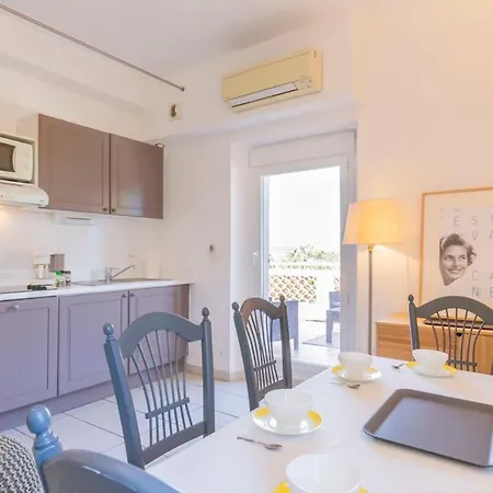 Apartman Renting Chez Sophie - 2 Bedroom 2-4pers Terrace Sea View Pool Garage